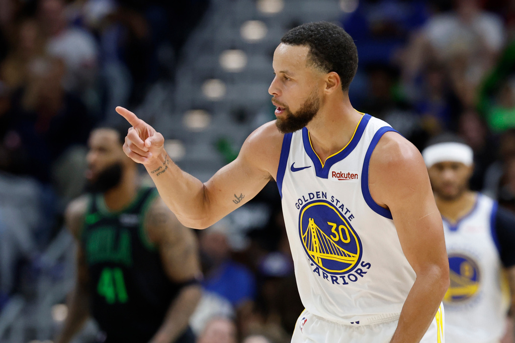 Golden State Warriors guard Stephen Curry reacts to a three-point basket against the New Orleans Pelicans during the third quarter of an NBA basketball game, Sunday, Nov. 16, 2025, in New Orleans. (AP Photo/Butch Dill)