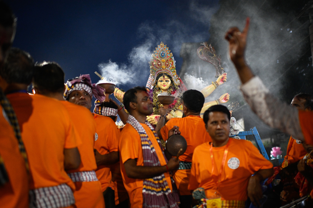 Devotees carry an idol of the Hindu goddess Durga for immersion in the Buriganga River marking the end of Durga Puja in Dhaka, Bangladesh, Thursday, Oct. 2, 2025. (AP Photo/Mahmud Hossain Opu)