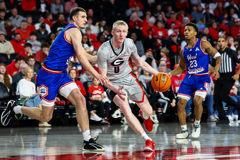 West Georgia guard Matija Žužic, left, defends against Georgia guard Blue Cain, center, during the second half of an NCAA college basketball game, Monday, Dec. 22, 2025, in Athens, Ga. (AP Photo/Colin Hubbard)