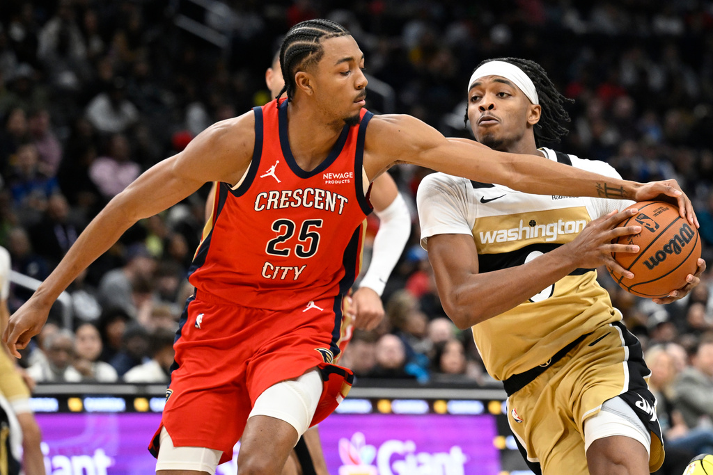 New Orleans Pelicans forward Trey Murphy III (25) guards against Washington Wizards guard Bilal Coulibaly, right, during the first half of an NBA basketball game, Friday, Jan. 9, 2026, in Washington. (AP Photo/John McDonnell)