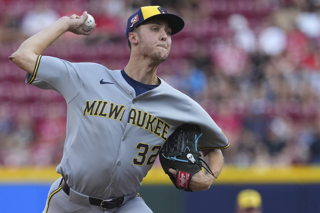 Milwaukee Brewers' Caleb Durbin delivers a pitch in the first inning of a baseball game against the Cincinnati Reds, Friday, Aug. 15, 2025, in Cincinnati. (AP Photo/Kareem Elgazzar)