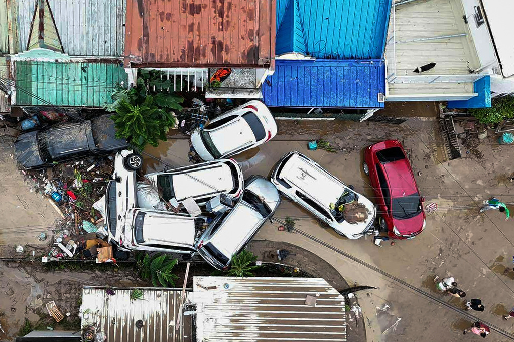 Cars are piled on top of each other after flooding caused by Typhoon Kalmaegi in Cebu city, central Philippines, Tuesday, Nov. 4, 2025. (AP Photo/Jacqueline Hernandez)