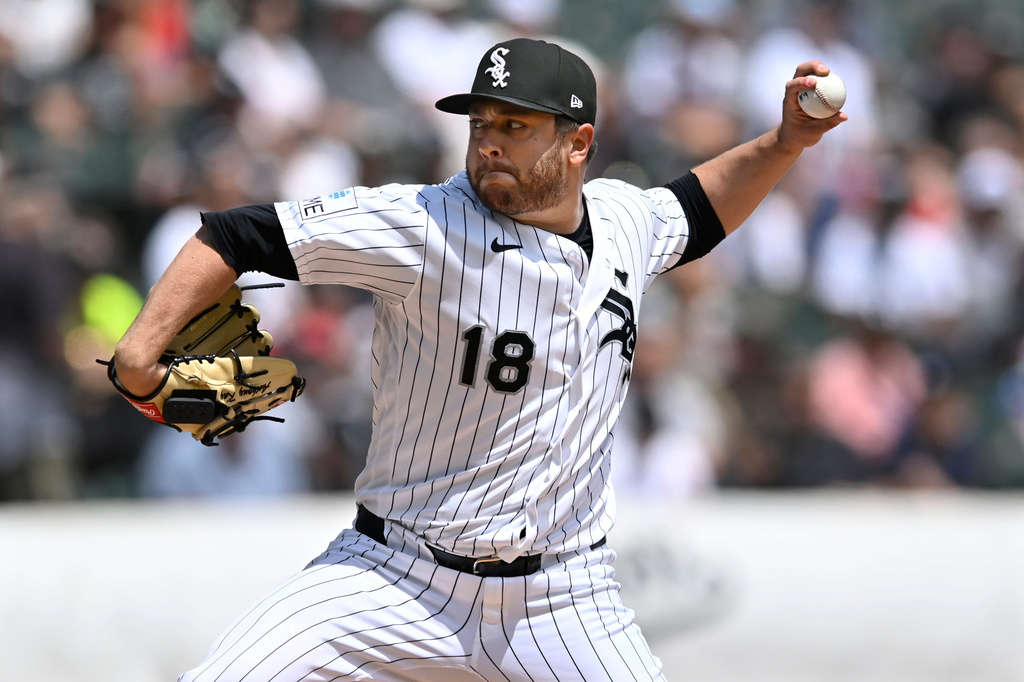 Chicago White Sox starter Anthony Kay delivers a pitch during the first inning of a baseball against the Detroit Tigers in Chicago, Saturday, May 30, 2026. (AP Photo/Paul Beaty)