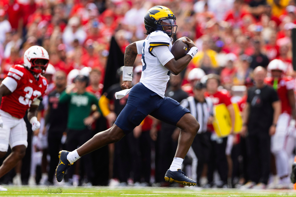 Michigan quarterback Bryce Underwood runs for a touchdown against Nebraska during the first half of an NCAA college football game Saturday, Sept. 20, 2025, in Lincoln, Neb. (AP Photo/Rebecca S. Gratz)