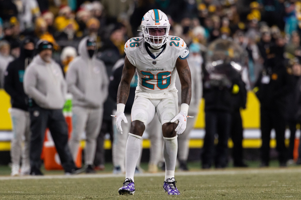 FILE - Miami Dolphins cornerback Rasul Douglas (26) defends during an NFL football game, Dec. 15, 2025, in Pittsburgh. (AP Photo/Matt Durisko, File)
