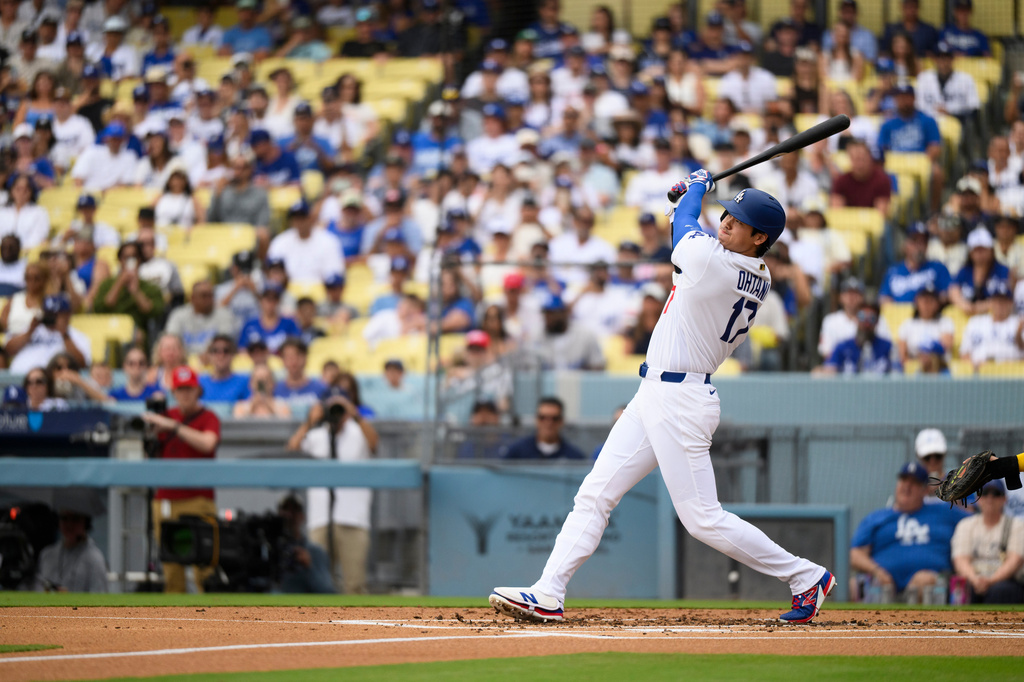 Los Angeles Dodgers' Shohei Ohtani hits a solo home run during the first inning of a baseball game against the Arizona Diamondbacks in Los Angeles, Sunday, July 12, 2026. (AP Photo/Kyusung Gong)