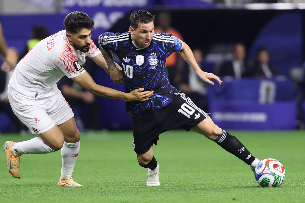 Argentina's Lionel Messi (10) controls the ball against Jordan's Amer Jamous (6) during the World Cup Group J soccer match between Jordan and Argentina in Arlington, Texas, near Dallas, Saturday, June 27, 2026. (AP Photo/Sam Hodde)