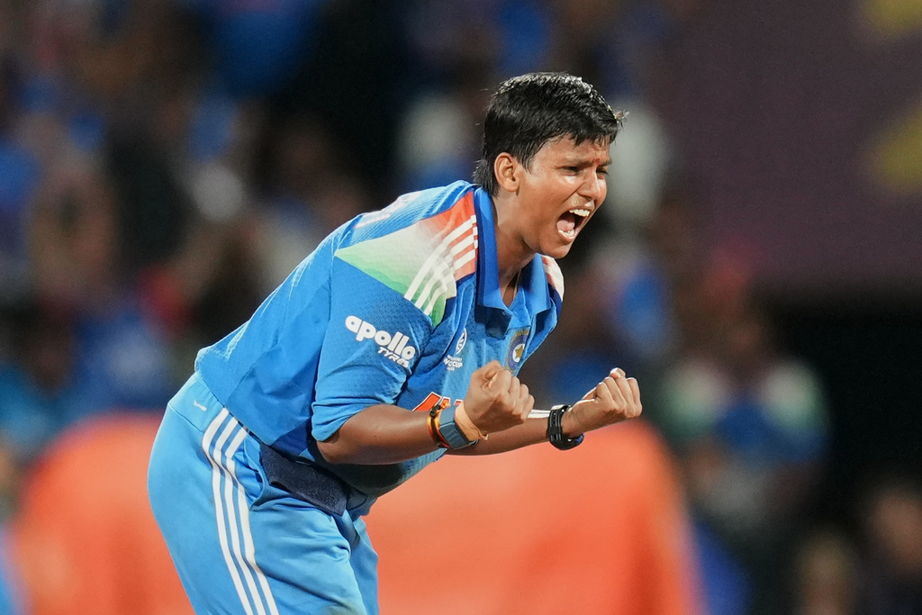 India's Deepti Sharma celebrates the dismissal of South Africa's Chole Tryon during the ICC Women's Cricket World Cup final match between India and South Africa in Navi Mumbai, India, Sunday, Nov. 2, 2025. (AP Photo/Rafiq Maqbool)