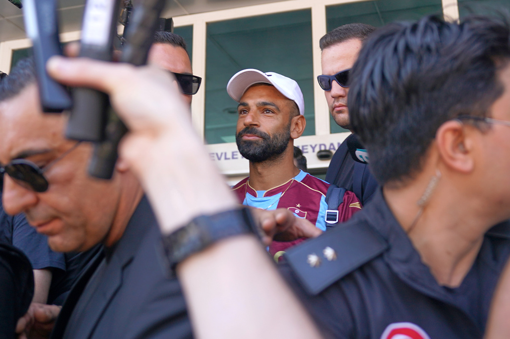 Egypt's Mohamed Salah wearing his new Trabzonspor team jersey gestures to supporters as he arrives at the airport in Istanbul, Turkey, Wednesday, Aug. 5, 2026. (Samet Yalcin/DIA Photo via AP)