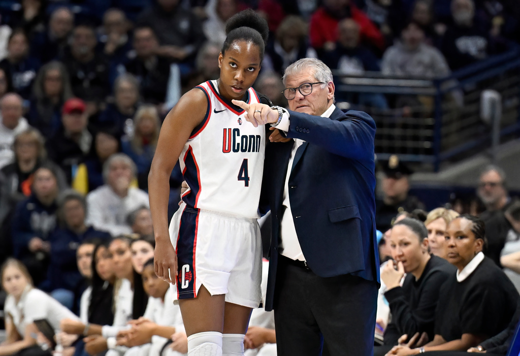 UConn head coach Geno Auriemma, right, talks with UConn guard Blanca Quinonez (4) in the first half of an NCAA college basketball game against DePaul, Sunday, Dec. 7, 2025, in Storrs, Conn. (AP Photo/Jessica Hill)
