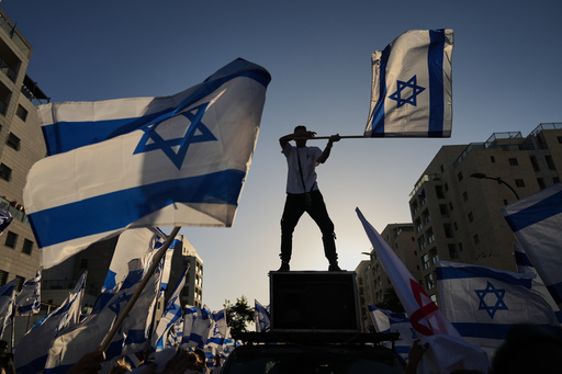 People gather to welcome freed Israeli hostage, Elkana Bohbot, who was recently released from Hamas captivity in Gaza, as he returns home from the hospital to Mevaseret Zion, Israel, Sunday, Oct. 19, 2025. (AP Photo/Francisco Seco) People gather to welcome freed Israeli hostage, Elkana Bohbot, who was recently released from Hamas captivity in Gaza, as he returns home from the hospital to Mevaseret Zion, Israel, Sunday, Oct. 19, 2025. (AP Photo/Francisco Seco)