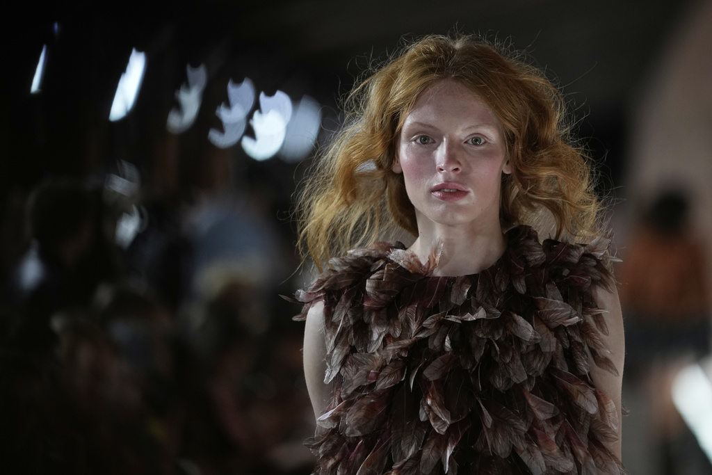 A model wears a creation by Russian designer Alena Akhmadullina on a runway at Moscow Fashion Week in Moscow, Tuesday, Sept. 2, 2025. (AP Photo/Pavel Bednyakov)