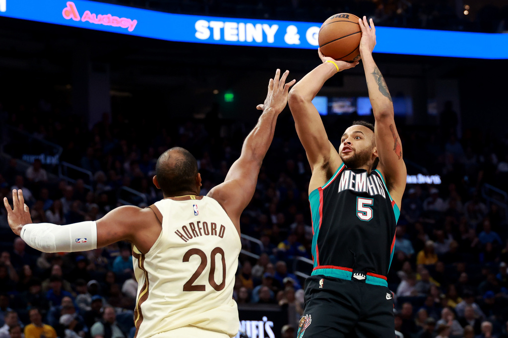 Memphis Grizzlies forward Kyle Anderson (5) shoots against Golden State Warriors center Al Horford (20) during the first half of an NBA basketball game in San Francisco, Monday, Feb. 9, 2026. (AP Photo/Jed Jacobsohn)