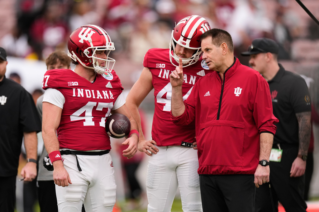 Indiana head coach Curt Cignetti talks to his players before the Rose Bowl College Football Playoff quarterfinal game against Alabama Thursday, Jan. 1, 2026, in Pasadena, Calif. (AP Photo/Mark J. Terrill)