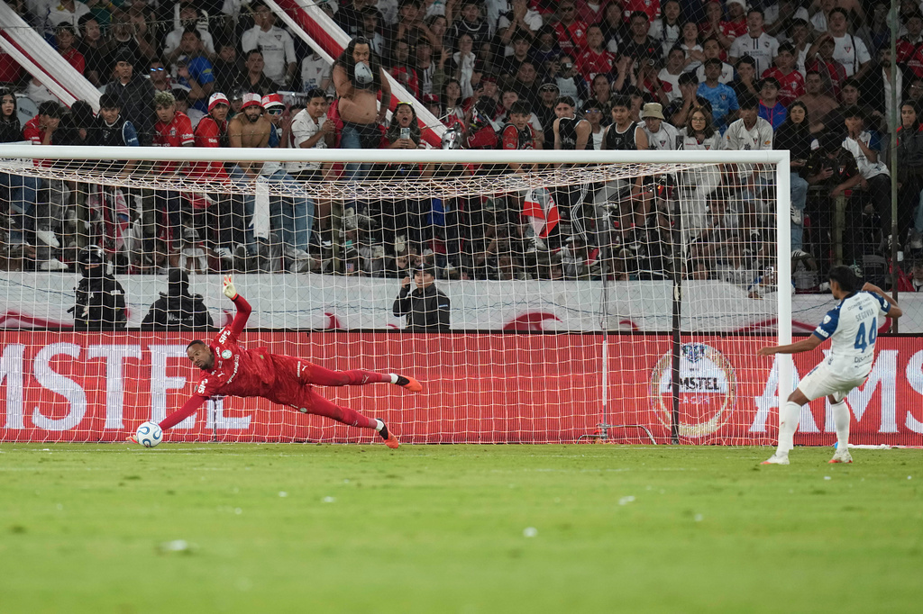 Goalkeeper Carlos Miguel of Brazil's Palmeiras saves a penalty by Luis Segovia of Ecuador's Liga Deportiva Universitaria in a shootout during a Copa Libertadores quarterfinal second leg soccer match in Quito, Ecuador, Wednesday, Sept. 16, 2026. (AP Photo/Dolores Ochoa)