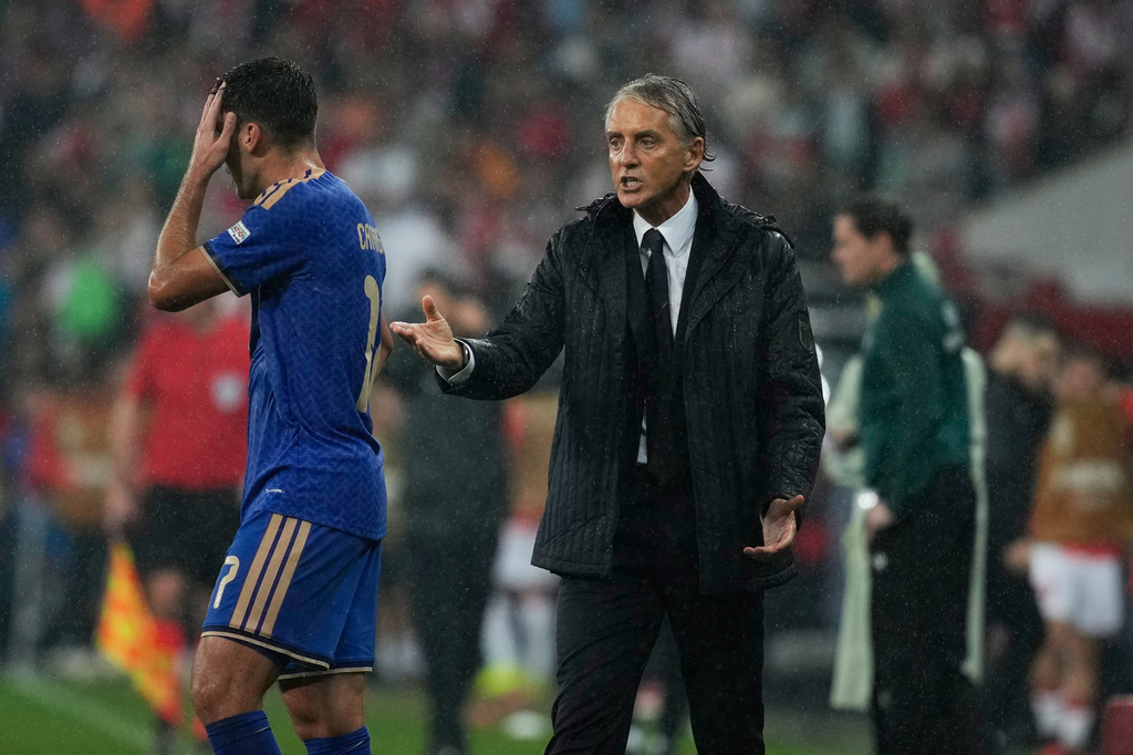 Italy's head coach Roberto Mancini gestures during the UEFA Nations League soccer match between Turkey and Italy in Bursa, Turkey, Monday, Sept. 28, 2026. (AP Photo/Khalil Hamra)