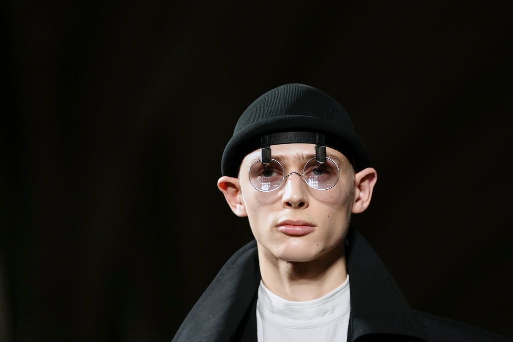 A model wears a creation as part of the Issey Miyake Fall/Winter 2026-2027 Men's collection presented in Paris, Thursday, Jan. 22, 2026. (AP Photo/Aurelien Morissard)