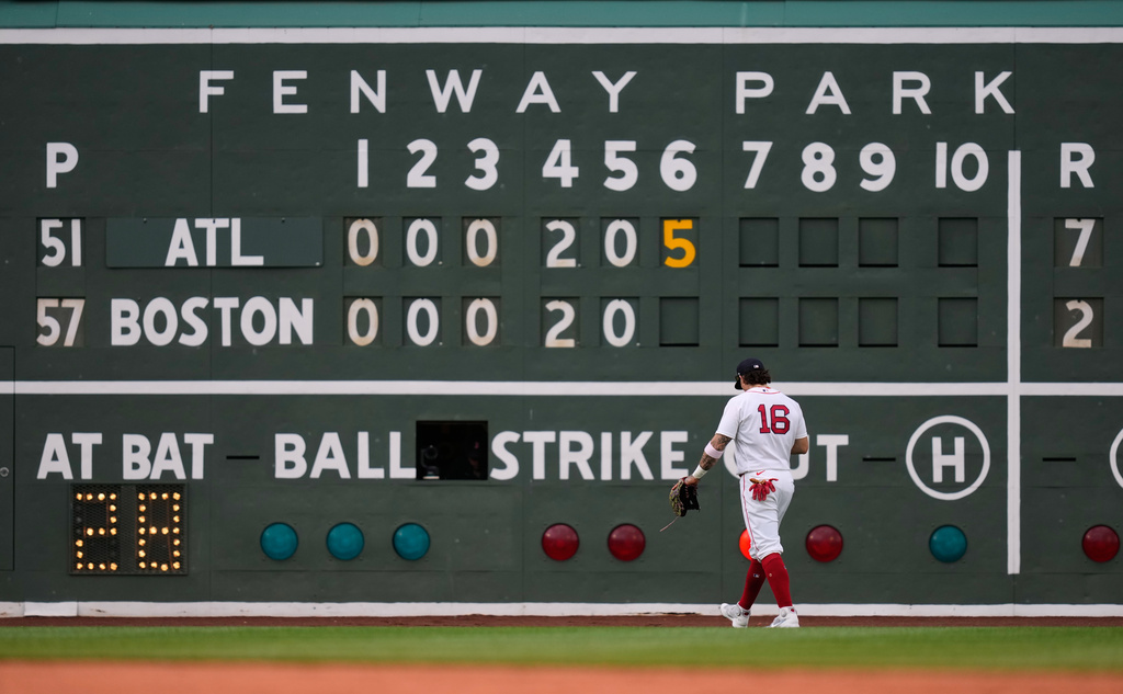 Boston Red Sox left fielder Jarren Duran (16) heads back to his position during a rough sixth inning of a baseball game against the Atlanta Braves', Thursday, May 28, 2026, in Boston. (AP Photo/Charles Krupa)