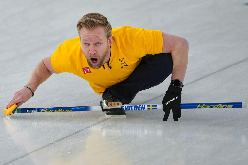 Sweden's Niklas Edin in action during the men's curling round robin session against Switzerland, at the 2026 Winter Olympics, in Cortina d'Ampezzo, Italy, Tuesday, Feb. 17, 2026. (AP Photo/Misper Apawu)
