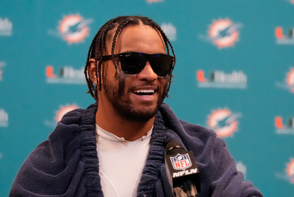 Miami Dolphins quarterback Tua Tagovailoa speaks an NFL football game against the Atlanta Falcons, Sunday, Oct. 26, 2025, in Atlanta. (AP Photo/Mike Stewart)