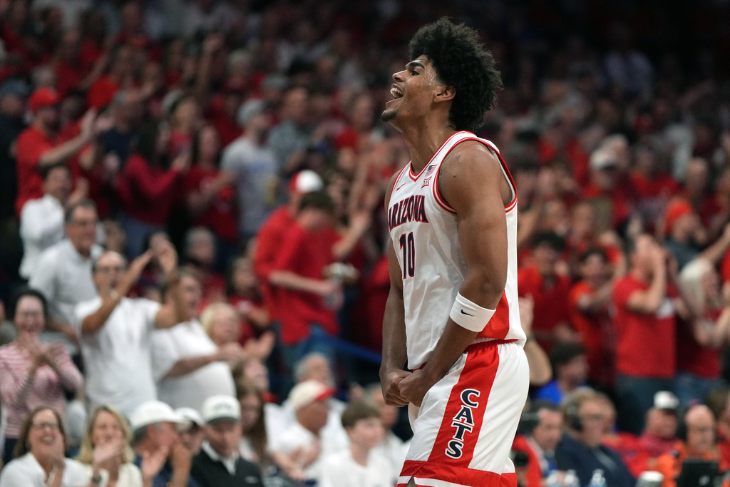 Arizona forward Koa Peat (10) reacts after scoring against Kansas during the first half of an NCAA college basketball game Saturday, Feb. 28, 2026, in Tucson, Ariz. (AP Photo/Rick Scuteri)