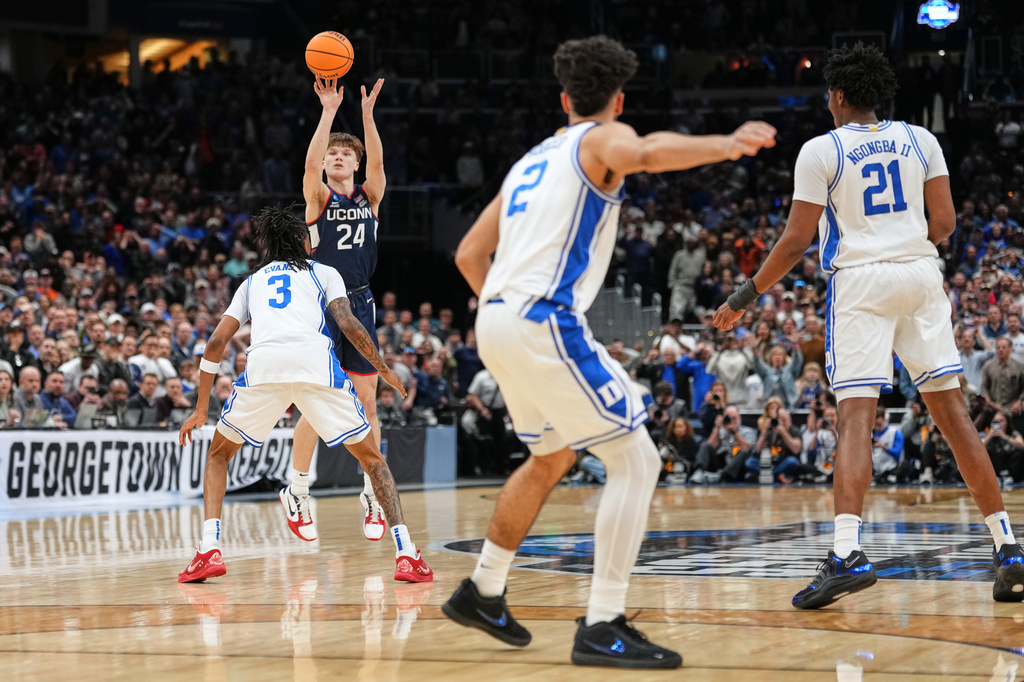 UConn guard Braylon Mullins (24) scores the winning basket during the second half against Duke in the Elite Eight of the NCAA college basketball tournament, Sunday, March 29, 2026, in Washington. (AP Photo/Abbie Parr)