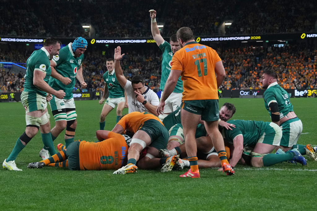 Referee Brian O'Keeffe, indicates that Ireland's Thomas Clarkson score sa try as during the Nations Championship rugby international between Australia and Ireland in Sydney, Saturday July, 4, 2026. (AP Photo/Mark Baker)