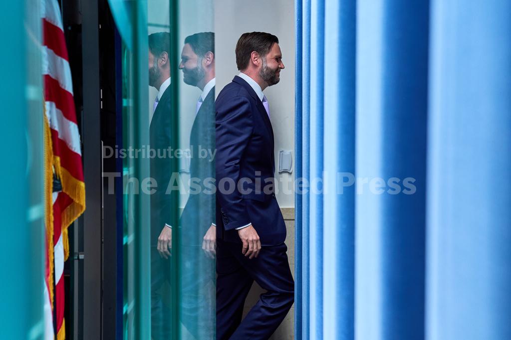 For Vance and Rubio, the road to 2028 takes a turn through the White House  briefing room - 99.7 DJX