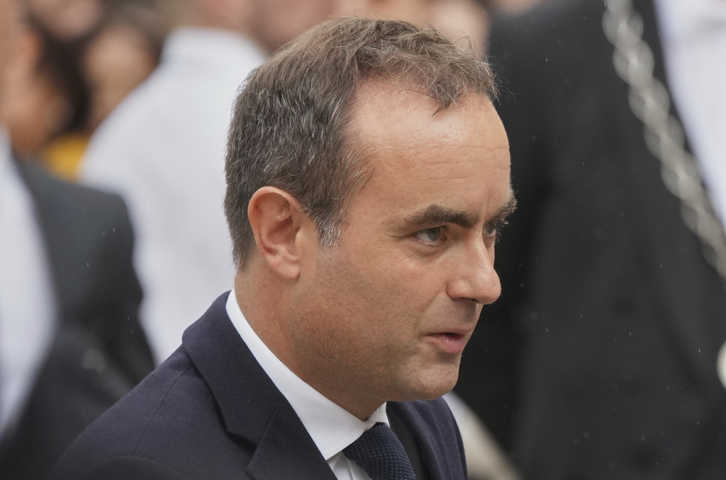 Newly named Prime Minister Sebastien Lecornu arrives at the Prime Minister residence for a handover ceremony with outgoing French Prime Minister Francois Bayrou, in in Paris, Wednesday, Sept. 10, 2025. (AP Photo/Christophe Ena)