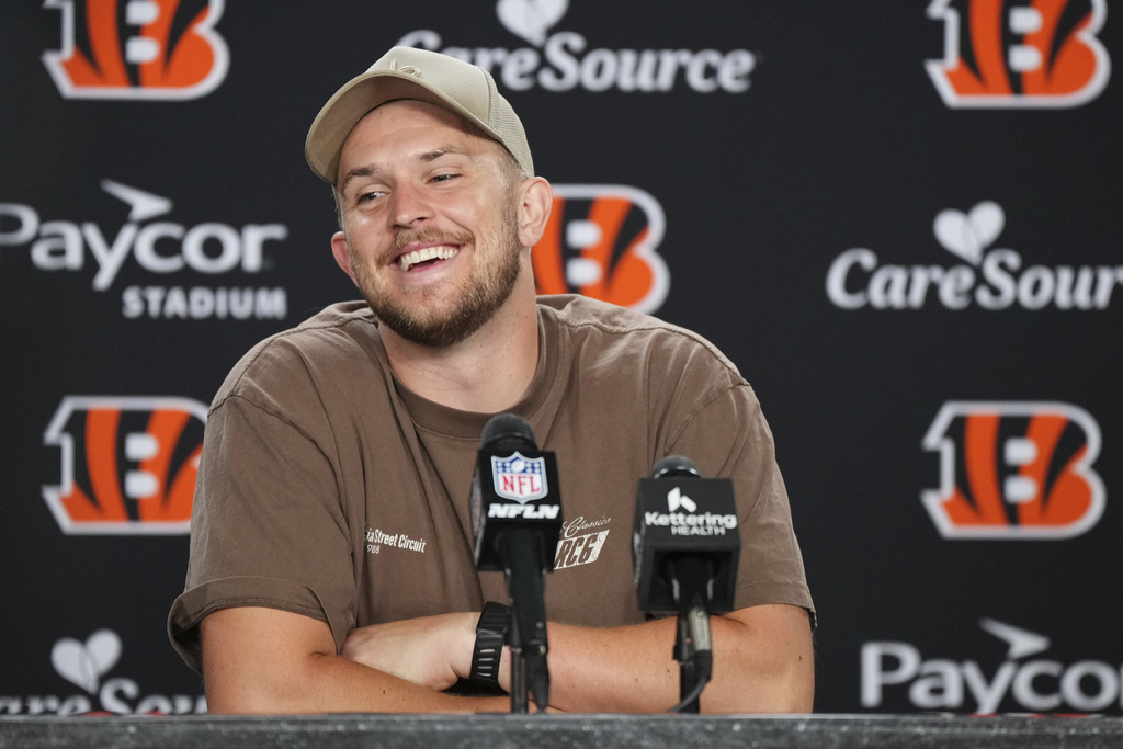 Cincinnati Bengals quarterback Jake Browning answers questions after an NFL football game against the Jacksonville Jaguars, Sunday, Sept. 14, 2025, in Cincinnati. (AP Photo/Jeff Dean)