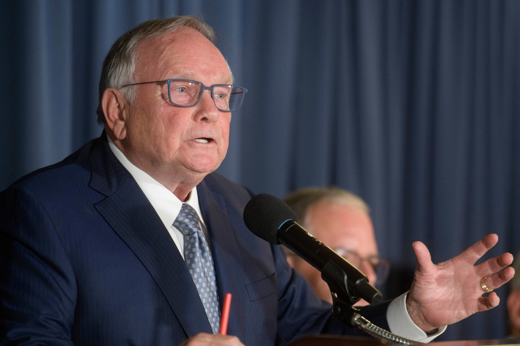 FILE - Attorney Bob Clifford speaks during a news conference regarding the Jan. 29, 2025, mid-air collision between American Eagle flight 5342 and a U.S. Army Black Hawk Helicopter, at the National Press Club, Sept. 24, 2025, in Washington. (AP Photo/Rod Lamkey, Jr., File)