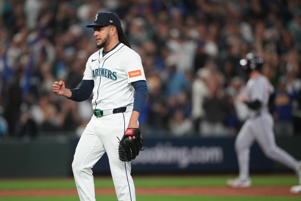 Seattle Mariners pitcher Luis Castillo reacts during the 14th inning in Game 5 of baseball's American League Division Series against the Detroit Tigers, Friday, Oct. 10, 2025, in Seattle. (AP Photo/Lindsey Wasson)
