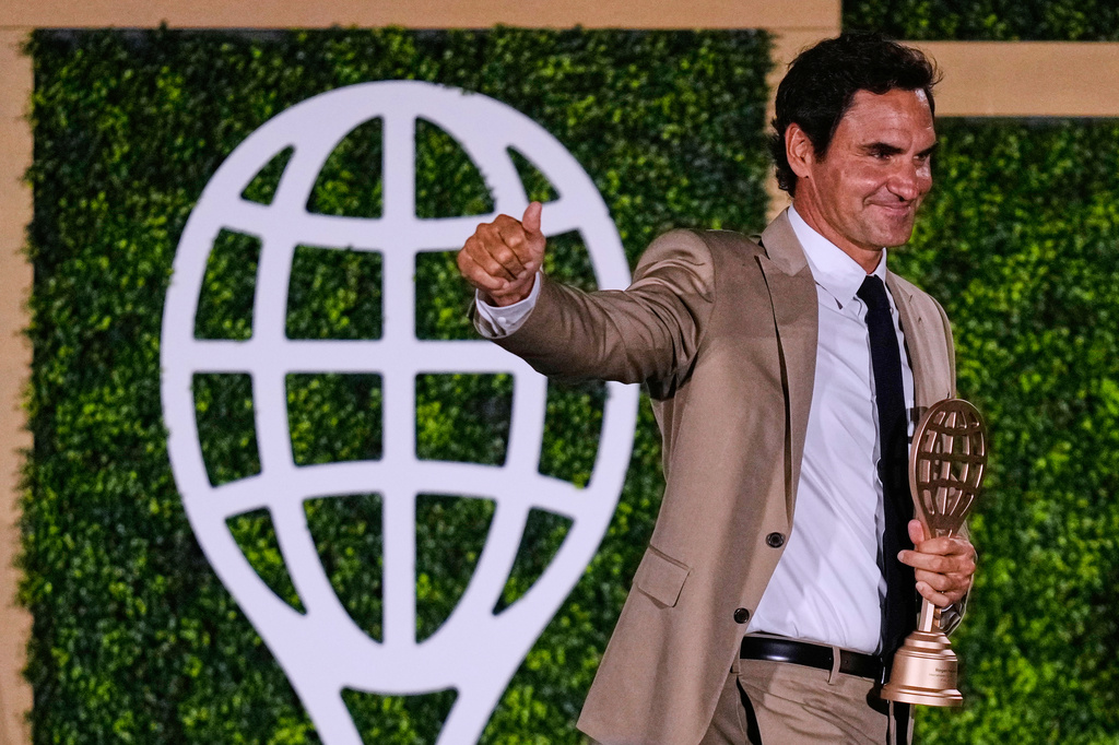 Roger Federer thanks the audience during his induction ceremony at the International Tennis Hall of Fame, Saturday, Aug. 29, 2026, in Newport, R.I. (AP Photo/Charles Krupa)