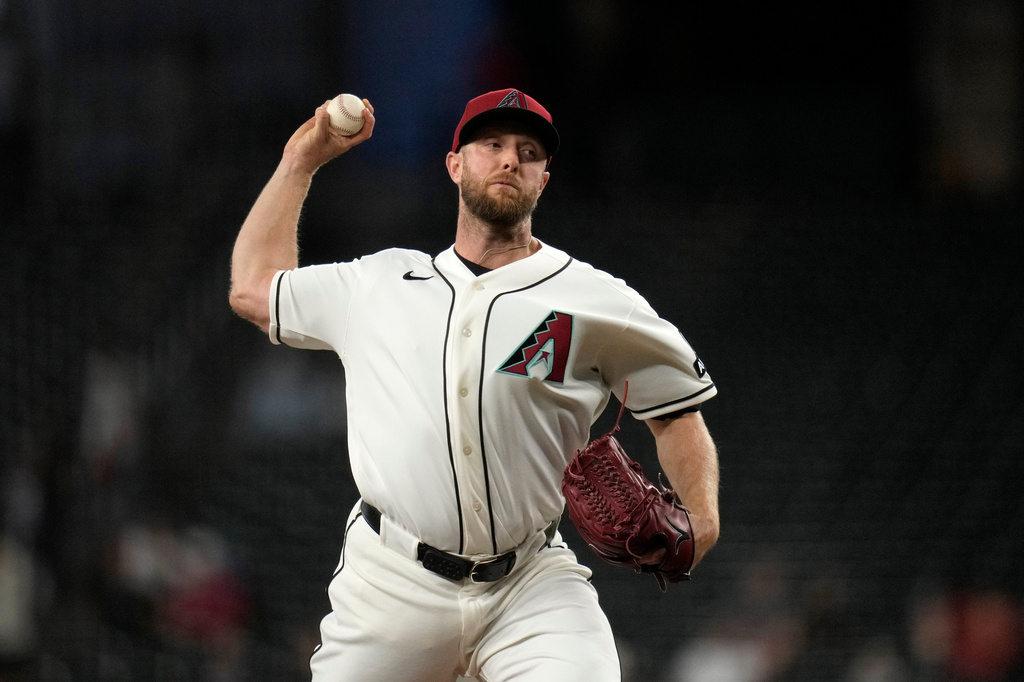 Arizona Diamondbacks starting pitcher Merrill Kelly throws against the San Francisco Giants during the first inning of a baseball game, Wednesday, May 20, 2026, in Phoenix. (AP Photo/Ross D. Franklin)