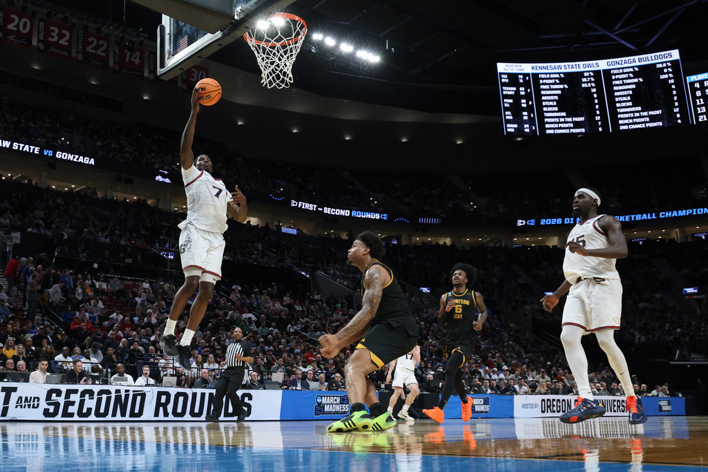 Gonzaga guard Tyon Grant-Foster (7) shoots during the first half in the first round of the NCAA college basketball tournament against Kennesaw State, Thursday, March 19, 2026, in Portland, Ore. (AP Photo/Craig Mitchelldyer)