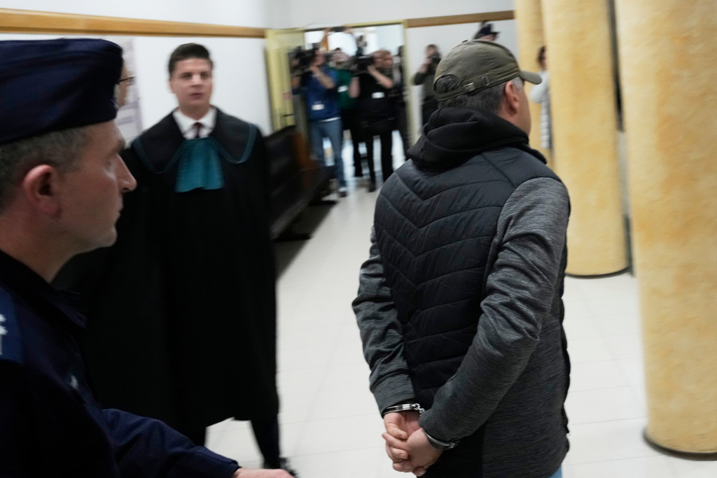 Ukrainian man who has been identified only as Volodymyr Z, right, who is suspected by German prosecutors of involvement in the 2022 attack on the Nord Stream gas pipelines leaves the courtroom of a regional court in Warsaw ,Poland, Friday, Oct. 17, 2025. (AP Photo/Czarek Sokolowski)