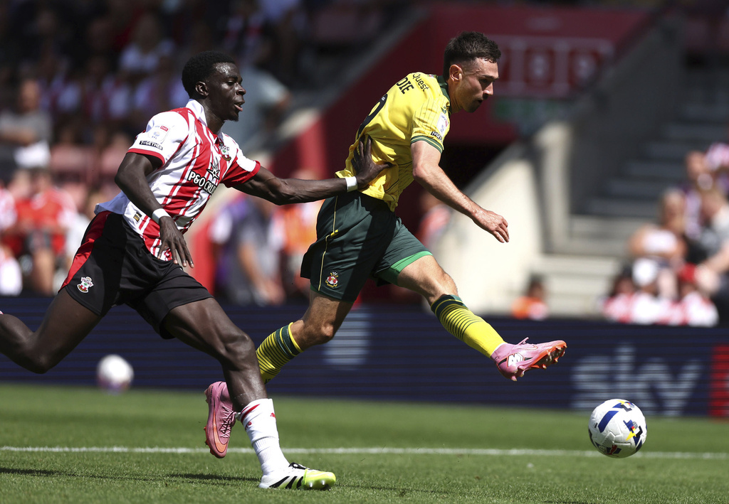 Wrexham's Ollie Palmer, right, attempts a shot on goal during their English Football League Championship soccer match against Southampton, at St Mary's Stadium, Southampton, England, Saturday, Aug. 9, 2025. (Steven Paston/PA via AP)