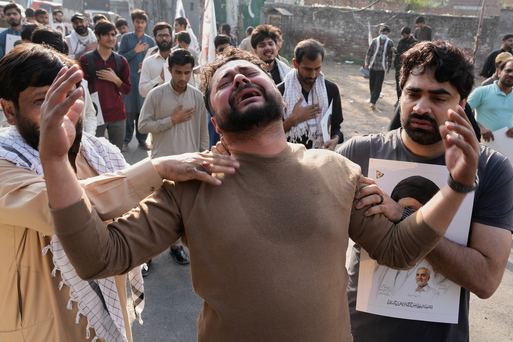 Shiite Muslims mourn the death of Iranian Supreme Leader Ayatollah Ali Khamenei during a protest against the U.S. and Israel in Lahore, Pakistan, Sunday, March 1, 2026. (AP Photo/K.M. Chaudary)