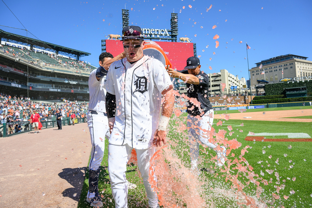 Detroit Tigers' Kevin McGonigle, center, gets doused with a bucket of Gatorade from teammates Riley Greene, left, and Jahmai Jones after driving in two runs with a walk-off single against the Seattle Mariners in the ninth inning of a baseball game, Sunday, June 7, 2026, in Detroit. (AP Photo/Lon Horwedel)