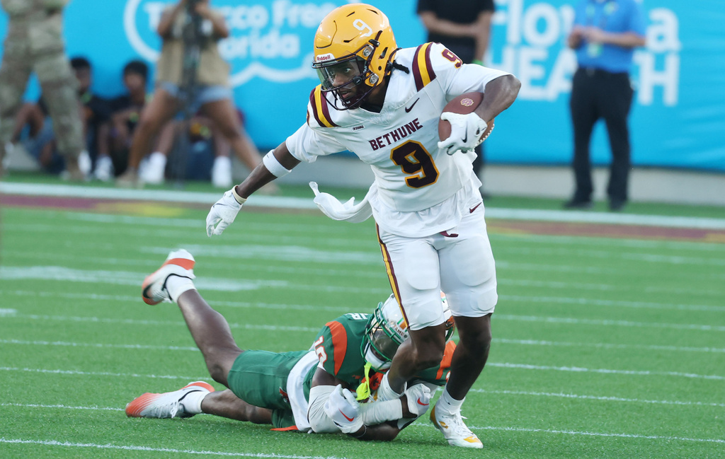 BCU receiver Maleek Huggins runs during an NCAA college football game of Bethune-Cookman versus Florida A&M in Orlando, Fla. on Saturday, Nov. 22, 2025. (Stephen M. Dowell/Orlando Sentinel via AP)