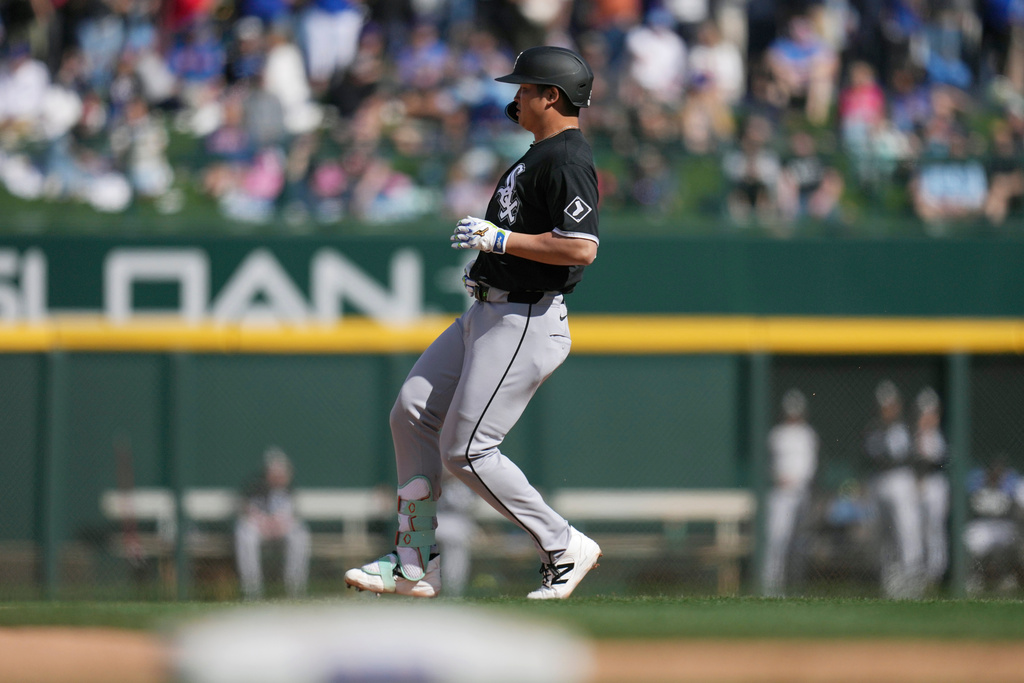 Chicago White Sox's Munetaka Murakami, of Japan, arrives at second base after hitting a two-run double against the Chicago Cubs during the fourth inning of a spring training baseball game Friday, Feb. 20, 2026, in Mesa, Ariz. (AP Photo/Ross D. Franklin)