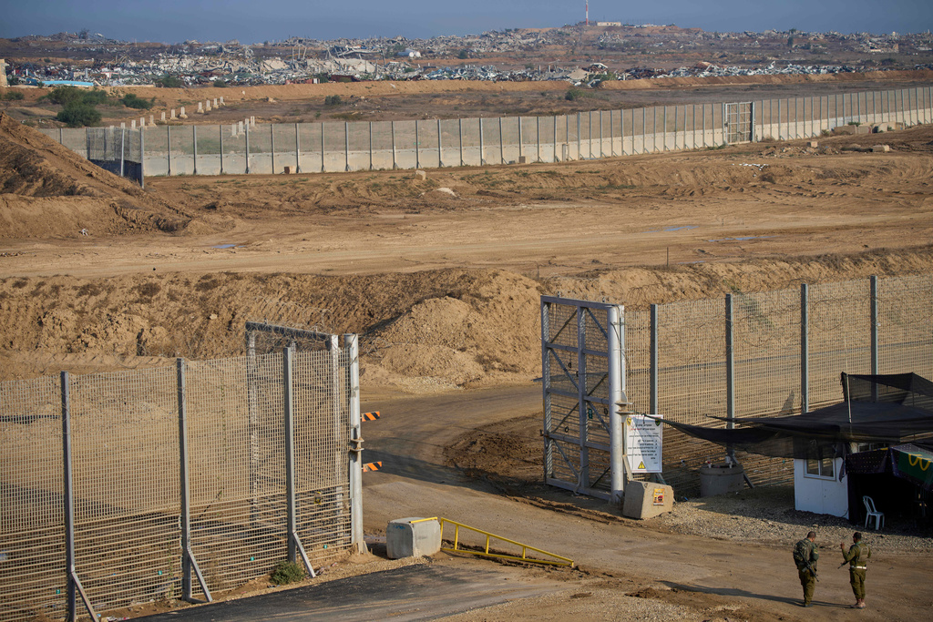 Israeli troops are seen near the Gaza Strip border in southern Israel, Tuesday, Nov. 18, 2025. (AP Photo/Ohad Zwigenberg)