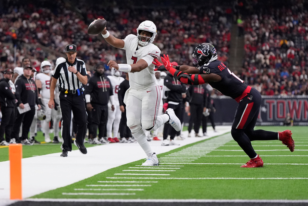 Houston Texans linebacker Azeez al-Shaair, right, shoves Arizona Cardinals quarterback Jacoby Brissett, left, out of bounds during the second half of an NFL football game Sunday, Dec. 14, 2025, in Houston. (AP Photo/Ashley Landis)