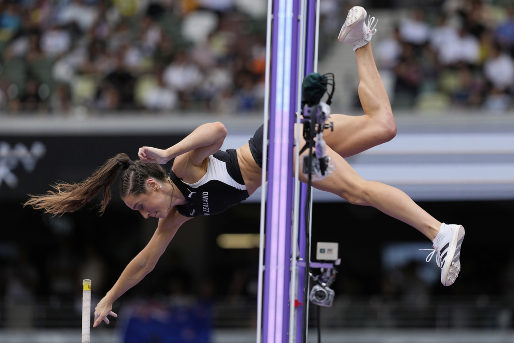 New Zealand's Imogen Ayris makes an attempt in the women's pole vault qualification at the World Athletics Championships in Tokyo, Monday, Sept. 15, 2025. (AP Photo/Matthias Schrader)