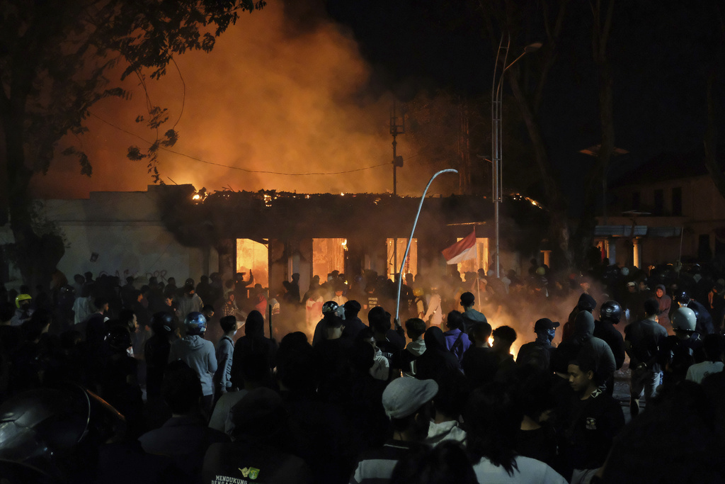 Flames engulf Grahadi Building, the official residence of East Java governor, in Surabaya, East Java, Indonesia, Saturday, Aug. 30, 2025, after it was set on fire during a protest sparked by reports of lawmakers receiving excessive housing allowances. (AP Photo/Trisnadi)