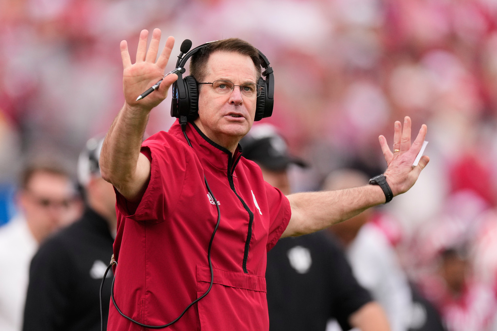 Indiana head coach Curt Cignetti calls a play during the first half of the Rose Bowl College Football Playoff quarterfinal game against Alabama Thursday, Jan. 1, 2026, in Pasadena, Calif. (AP Photo/Mark J. Terrill)