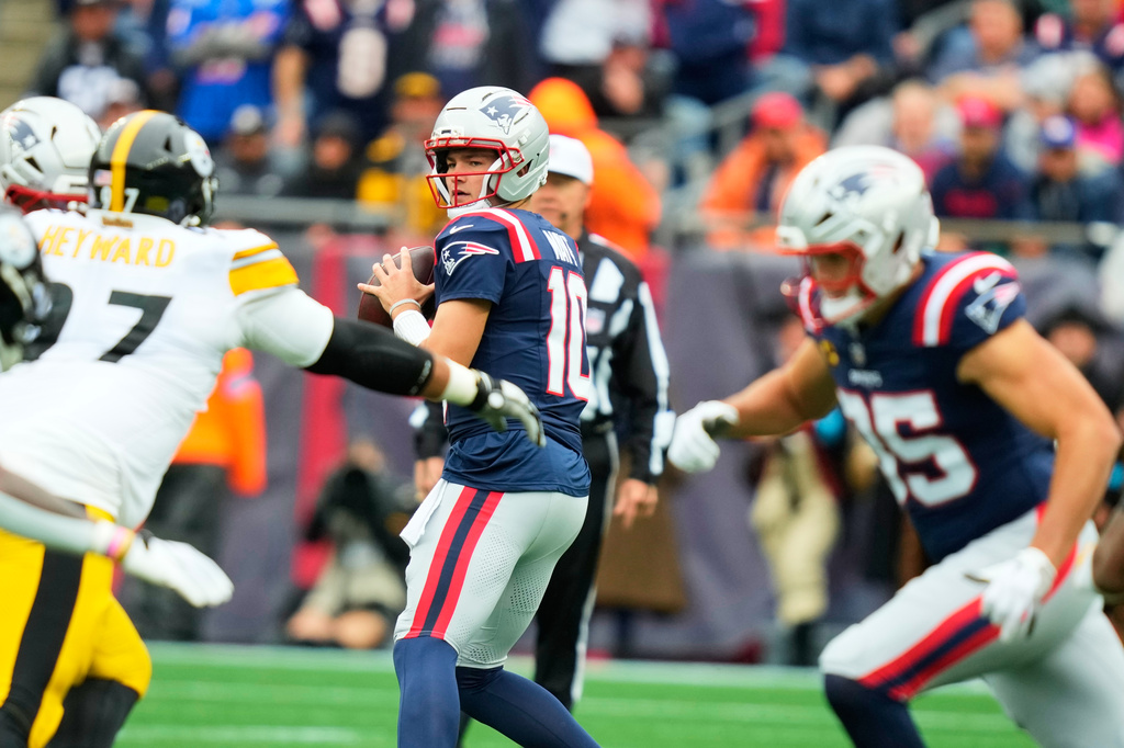 New England Patriots' Drake Maye (10) looks to pass during the first half of an NFL football game against the Pittsburgh Steelers, Sunday, Sept. 20, 2026, in Foxboro, Mass. (AP Photo/Charles Krupa)