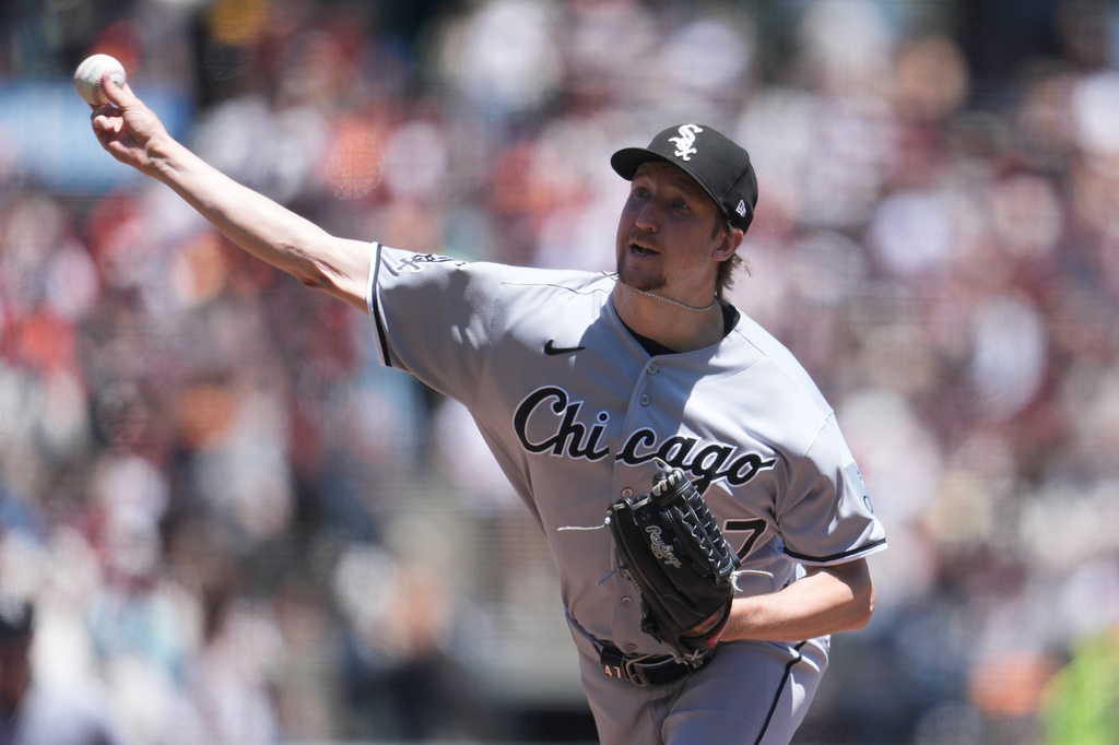 Chicago White Sox pitcher Erick Fedde works against the San Francisco Giants during the second inning of a baseball game Saturday, May 23, 2026, in San Francisco. (AP Photo/Jeff Chiu)