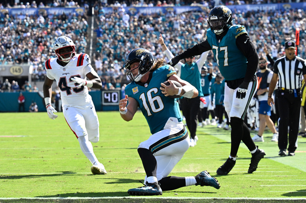 Jacksonville Jaguars quarterback Trevor Lawrence (16) kneels against the New England Patriots in the second half during an NFL football game in Jacksonville, Fla., Sunday, Sept. 27, 2026. (AP Photo/Phelan M. Ebenhack)