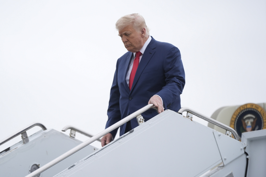 President Donald Trump arrives on Air Force One at Hagerstown Regional Airport, in Hagerstown, Md., on his was to Camp David, Md., Sunday, June 8, 2025. (AP Photo/Manuel Balce Ceneta)